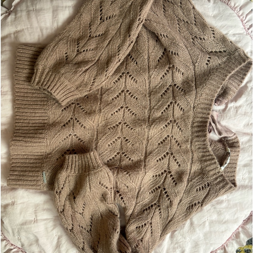 Abercrombie Sweater With Ribbon Neck Time